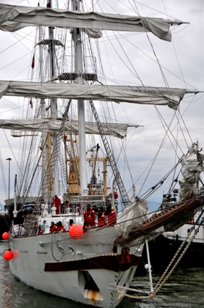 Tàu Hải Quân Ấn Độ - Ins Sudarshini vừa chính thức cập cảng Tiên Sa- Đà Nẵng sáng 1/1/2013.