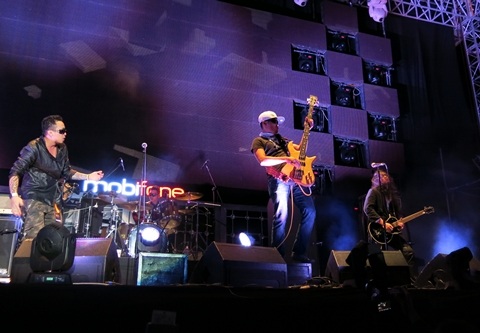 Black Infinity mở màn đêm bão với những bản rock nặng ký bùng nổ