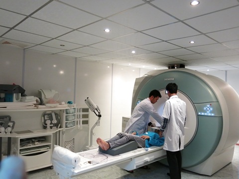 và nhiều hệ thống máy móc thiết bị chẩn đoán khác được trang bi đầy đủ phục vụ khám chữa bệnh.