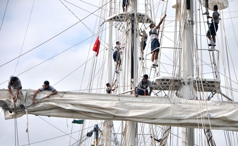 Ins Sudarshini được giới thiệu là một tàu thuyền buồm huấn luyện cỡ nhỏ của Hải quân Ấn Độ