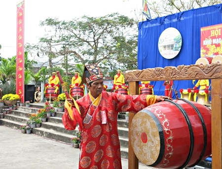 Nghi thức đánh trống chính thức khai mạc lễ hội