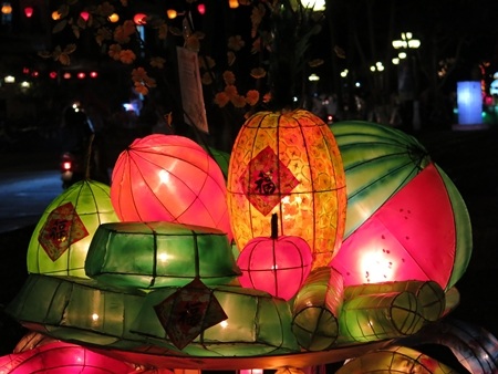 Đèn lồng Hội An lung linh sắc màu đêm khai hội