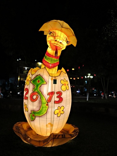 Con rắn - biểu tượng năm Quý Tỵ được thể hiện với nhiều tác phẩm sáng tạo khéo léo