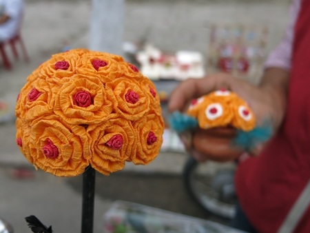 Có cả những cửa hàng của các bạn trẻ tình nguyện kinh doanh vì mục đích từ thiện