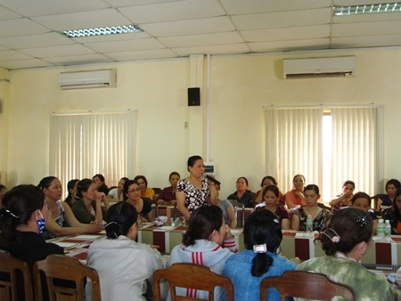 Các tiểu thương trình bày bức xúc tại Sở Công thương TP