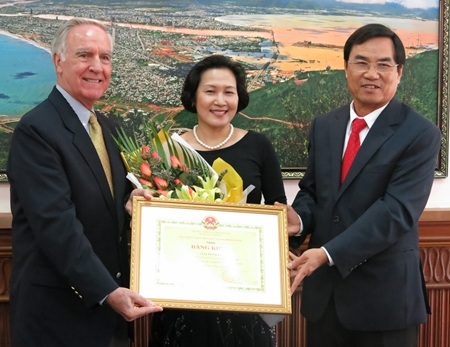 Đà Nẵng trao bằng khen đến cựu Đại sứ Hoa Kỳ