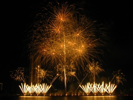 Những màn trình diễn pháo hoa của đội Nhật Bản tại DIFC 2010