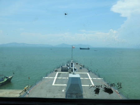 Mũi tàu nhìn từ buồng lái