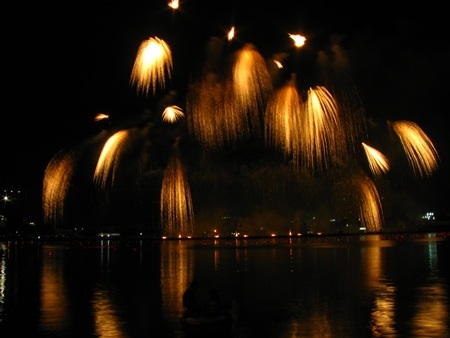 Những hiệu ứng pháo hoa tinh tế, bay bổng của nhà Parente (Ý) - quán quân DIFC 2012