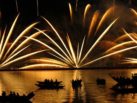 Màn trình diễn ấn tượng mang về ngôi vô địch cho đội Melrose Pyrotechnics đến từ Mỹ