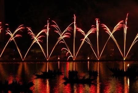 Hình ảnh màn trình diễn của quán quân DIFC 2013 - đội Melore Pyrotechnics (Mỹ)