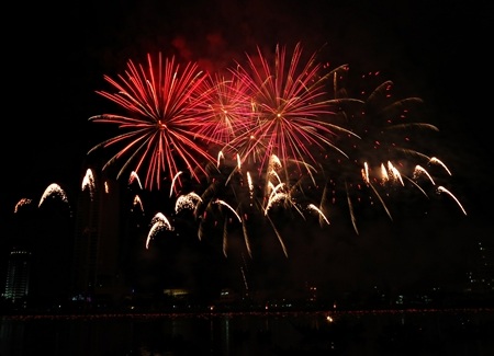 Hình ảnh màn trình diễn của quán quân DIFC 2013 - đội Melore Pyrotechnics (Mỹ)