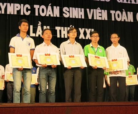 Các thí sinh đạt giải thưởng đặc biệt của kỳ thi năm nay.