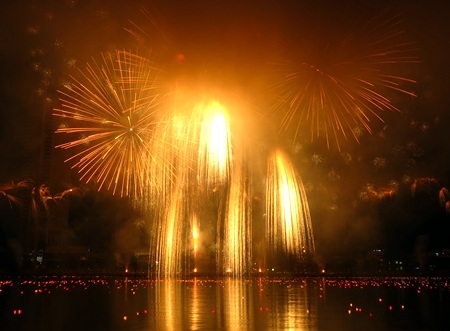 Hình ảnh màn trình diễn pháo hoa của Trung tâm pháo hoa Khan đến từ Nga