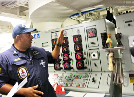 Nguồn điện trên tàu có khả năng cung ứng điện cho một thành phố nhỏ