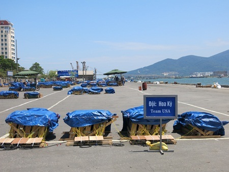 Mỗi đội thi đều được bố trí một khu vực lắp đặt hệ thống pháo tách biệt với các đội khác