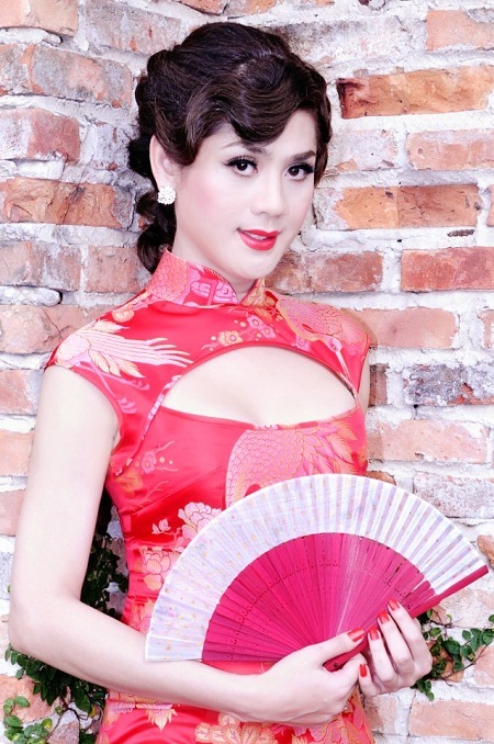 “Công chúa” Lâm Chi Khanh hóa... giai nhân đẹp mặn mà - 1 Lâm Chí Khanh đã thực sự hóa thân thành giai nhân đằm thắm