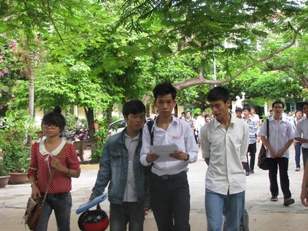 Các thí sinh thi vào ĐH Đà Nẵng năm 2012