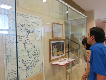 Hàng trăm tư liệu, hình ảnh, chứng cứ lịch sử...trưng bày tại triển lãm thu hút người xem