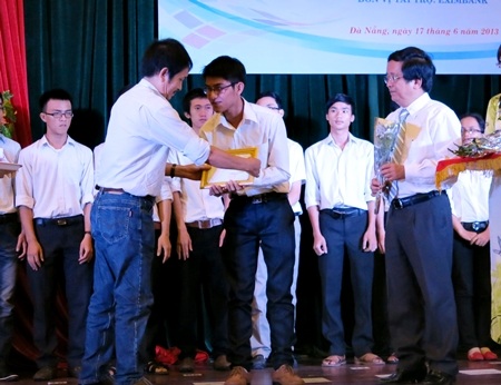 100 sinh viên ĐH Đà Nẵng nhận học bổng Nguyễn Thái Bình
