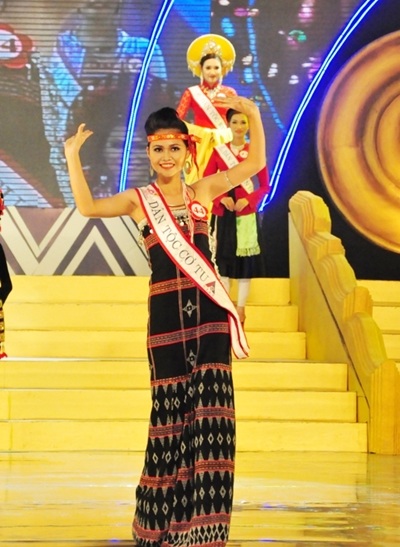 Vẻ đẹp Cơ Tu hồn nhiên của A Lăng Pari 