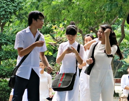 Các thí sinh tại Đà Nẵng vừa kết thúc buổi thi môn Hóa chiều nay, 2/6. (Ảnh: Khánh Hiền)