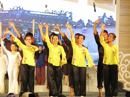 Các tiết mục trình diễn của chủ nhà Việt Nam trong đêm khai mạc Liên hoan