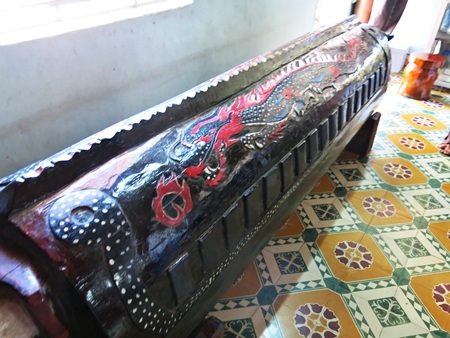 Già Y Kông đánh đàn Tơhheh