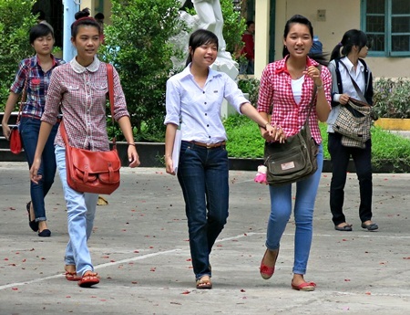 Các thí sinh vừa hoàn tất môn thi đầu tiên của đợt 2 sáng nay, 9/7