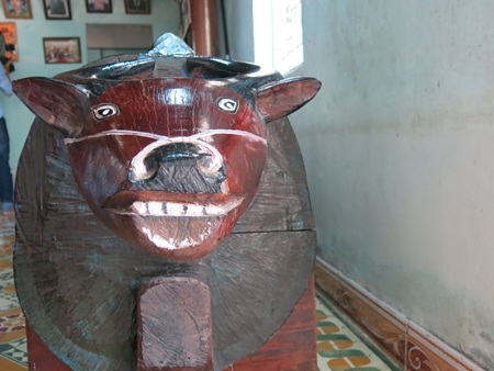 Già Y Kông đánh đàn Tơhheh