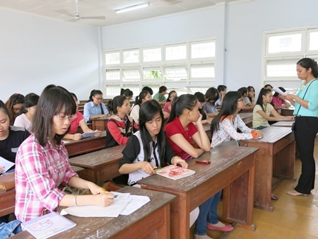 Thí sinh dự thi vào ĐH Đà Nẵng trong buổi làm thủ tục dự thi sáng nay 8/7. (Ảnh: Khánh Hiền)