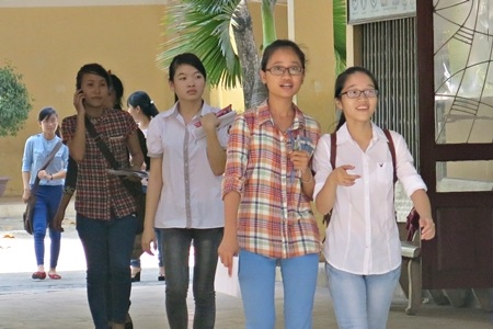 Các thí sinh dự thi cao đẳng tại Đà Nẵng vừa kết thúc buổi thi môn đầu tiên