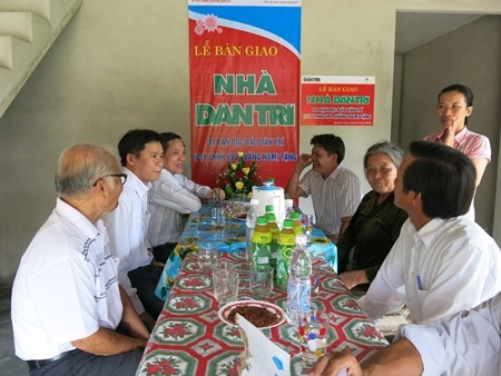 Căn nhà mới ấm áp tiếng nói cười chia sẻ niềm vui có nhà mới với bà Lý