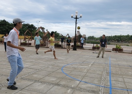 Các trò chơi tập thể của người Nhật thu hút đông đảo người dân và du khách tham gia