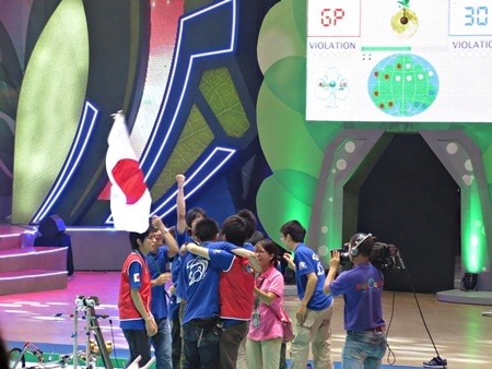 Niềm vui chiến thắng của đội Nhật Bản sau trận chung kết