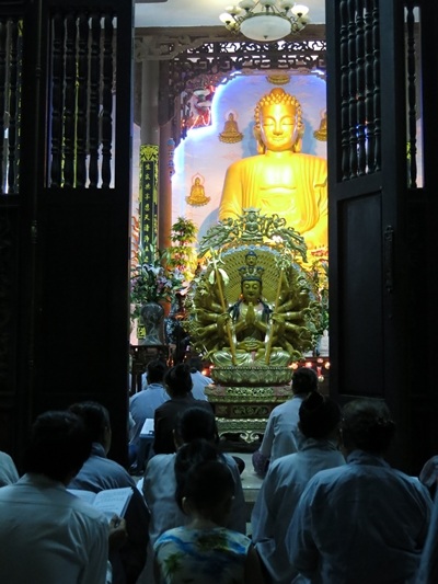 Thành kính nghe kinh báo hiếu