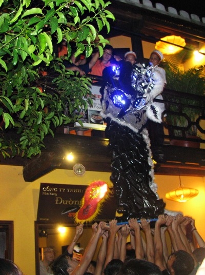 Không khí Tết Trung thu ở phố cổ Hội An