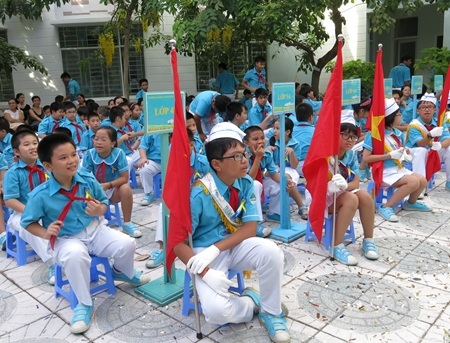 Các em HS trường Sky-Line trong lễ khai giảng năm học mới.