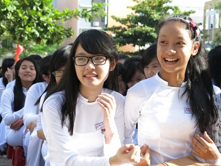 Náo nức nhất là các em học sinh vừa bước vào lớp 1