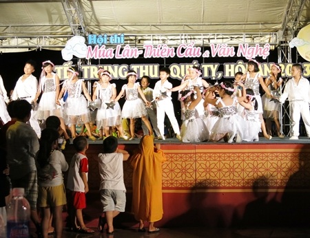 Quảng Nam:Trời mưa, vẫn rộn ràng trống lân vui trung thu