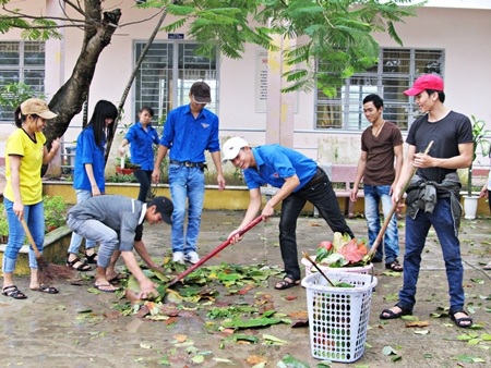 ĐH Đà Nẵng khẩn trương khắc phục hậu quả bão - 3 Một trong những phòng học ở khu nhà cấp 4 cuarDDH Bách khoa Đà Nẵng bị hư hỏng nặng trong bão số 11
