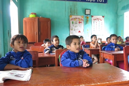 Các em học sinh ở trường Tiểu học Trà Phong, huyện miền núi Tây Trà (tỉnh Quảng Ngãi).