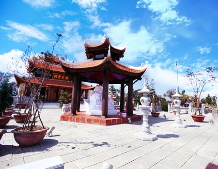 Bà Nà mở cửa đón khách thăm nhiều điểm du lịch tâm linh mới - 6 Cảnh trí xung quanh nơi thờ Mẫu Thượng Ngàn