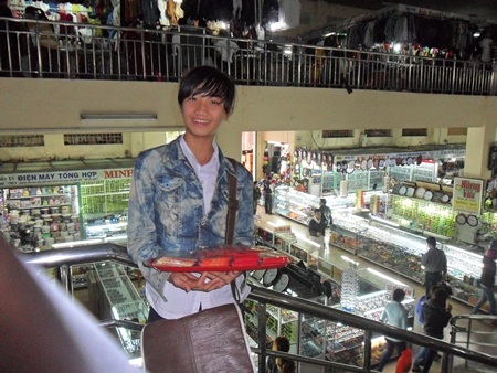 Em Hồ Thanh Duy 4 năm liền bán bao lì xì phụ mẹ.