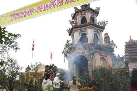 Đầu năm lễ chùa cầu an đã thành truyền thống trong dịp Tết cổ truyền