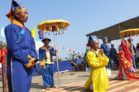Nghiêm cẩn cầu một năm mưa thuận gió hòa,mùa màng tốt tươi