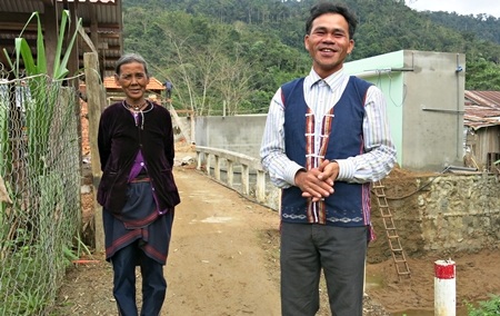 Một nông dân bỏ hơn 300 triệu đồng xây cầu cho dân làng