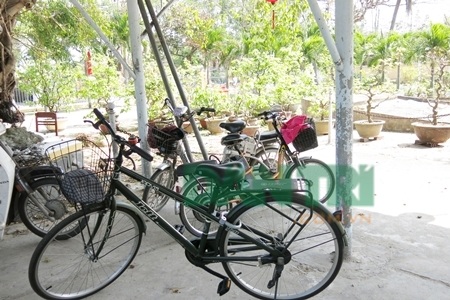 Bãi đổ xe của Thành ủy Hội An đã bắt đầu có nhiều xe đạp
