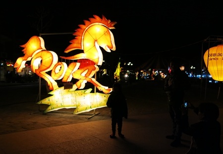 Rất nhiều đèn lồng tạo hình ngựa trong lễ hội đèn lồng Tết Giáp Ngọ