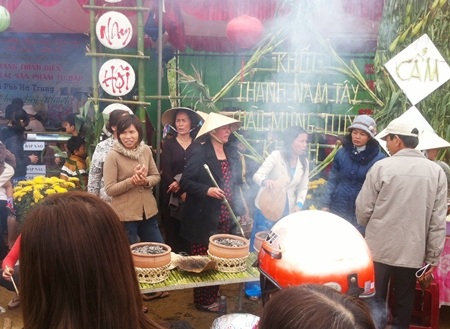 Bắp được chuẩn bị đủ để phục vụ miễn phí cho khoảng 10.000 lượt khách